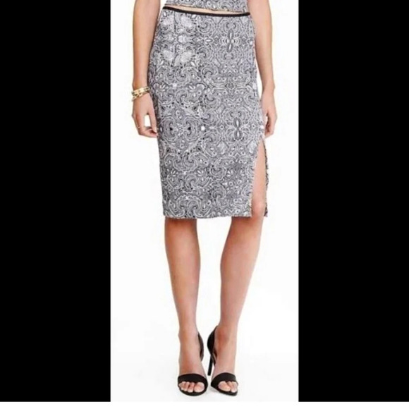 💚5/$25 Express High Waist Paisley Print Stretchy Pencil Skirt Size 8 - Picture 1 of 7